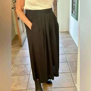 Vintage Nancy Crystal wide leg palazzo pant. Fitted at waist. Sz 8 & versatile.
